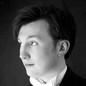 A man wearing a shite shirt and bow tie.